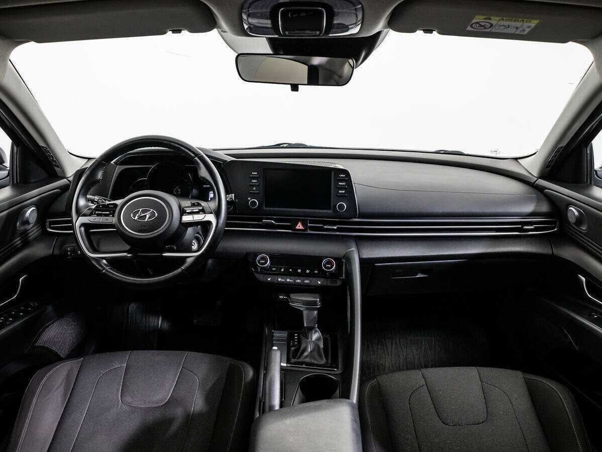 Hyundai Elantra с пробегом — 2020 год. Фото: #12