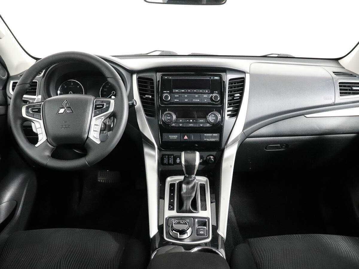 Mitsubishi Pajero Sport с пробегом — 2018 год. Фото: #10