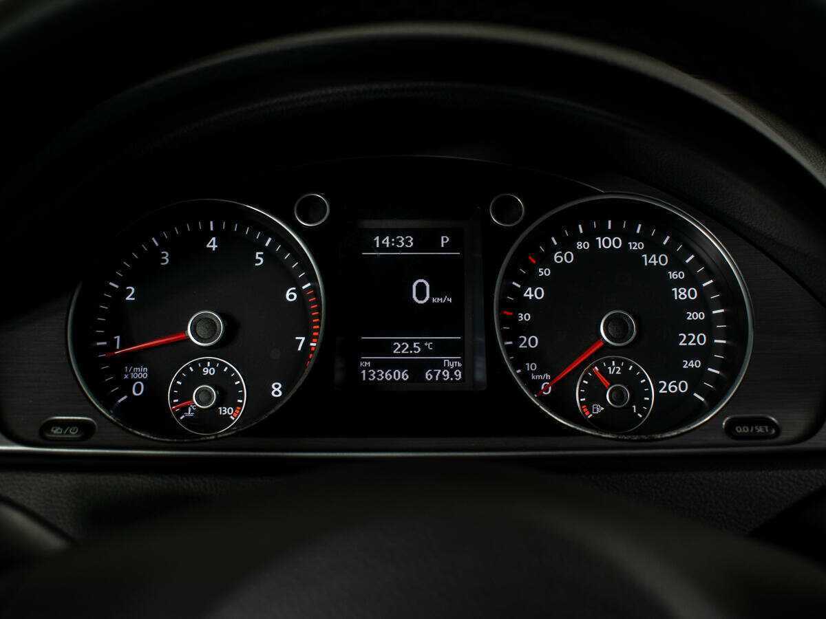 Volkswagen Passat с пробегом — 2014 год. Фото: #10