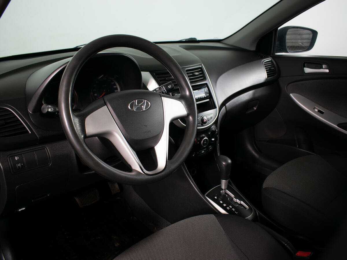 Hyundai Solaris с пробегом — 2013 год. Фото: #12