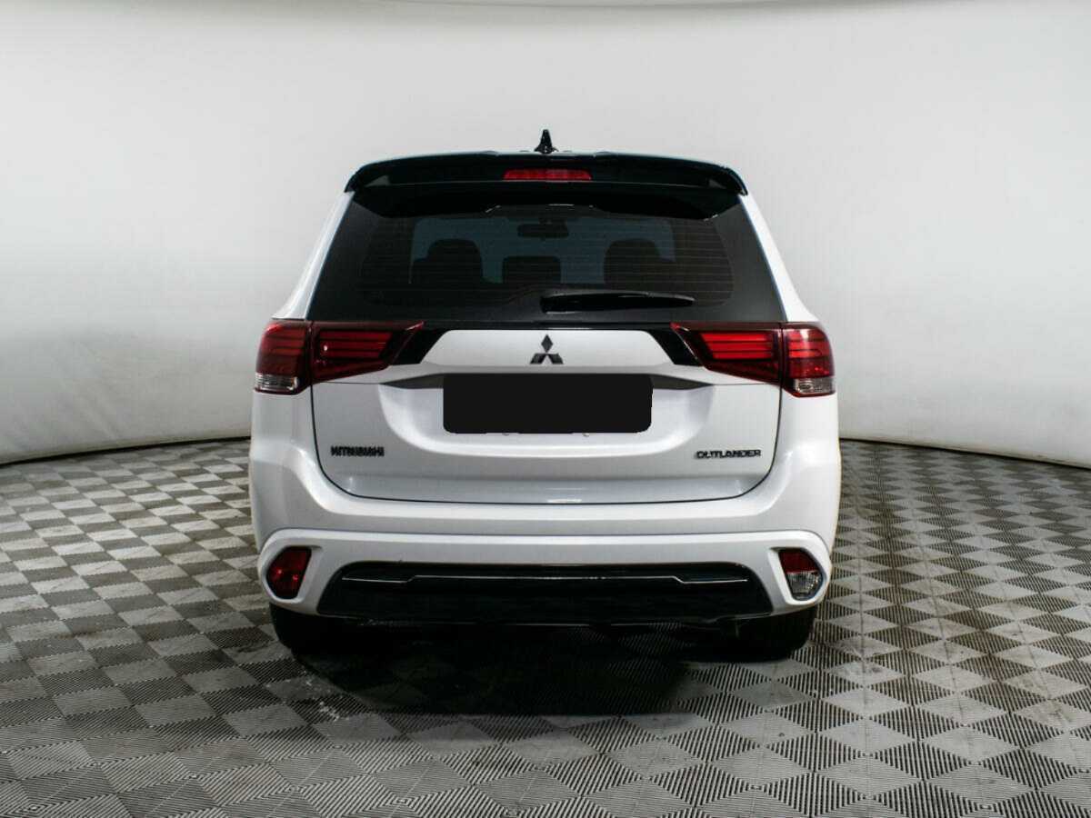 Mitsubishi Outlander с пробегом — 2022 год. Фото: #4