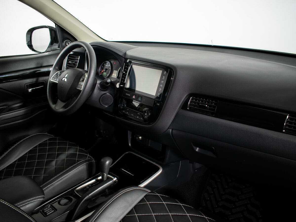 Mitsubishi Outlander с пробегом — 2022 год. Фото: #7