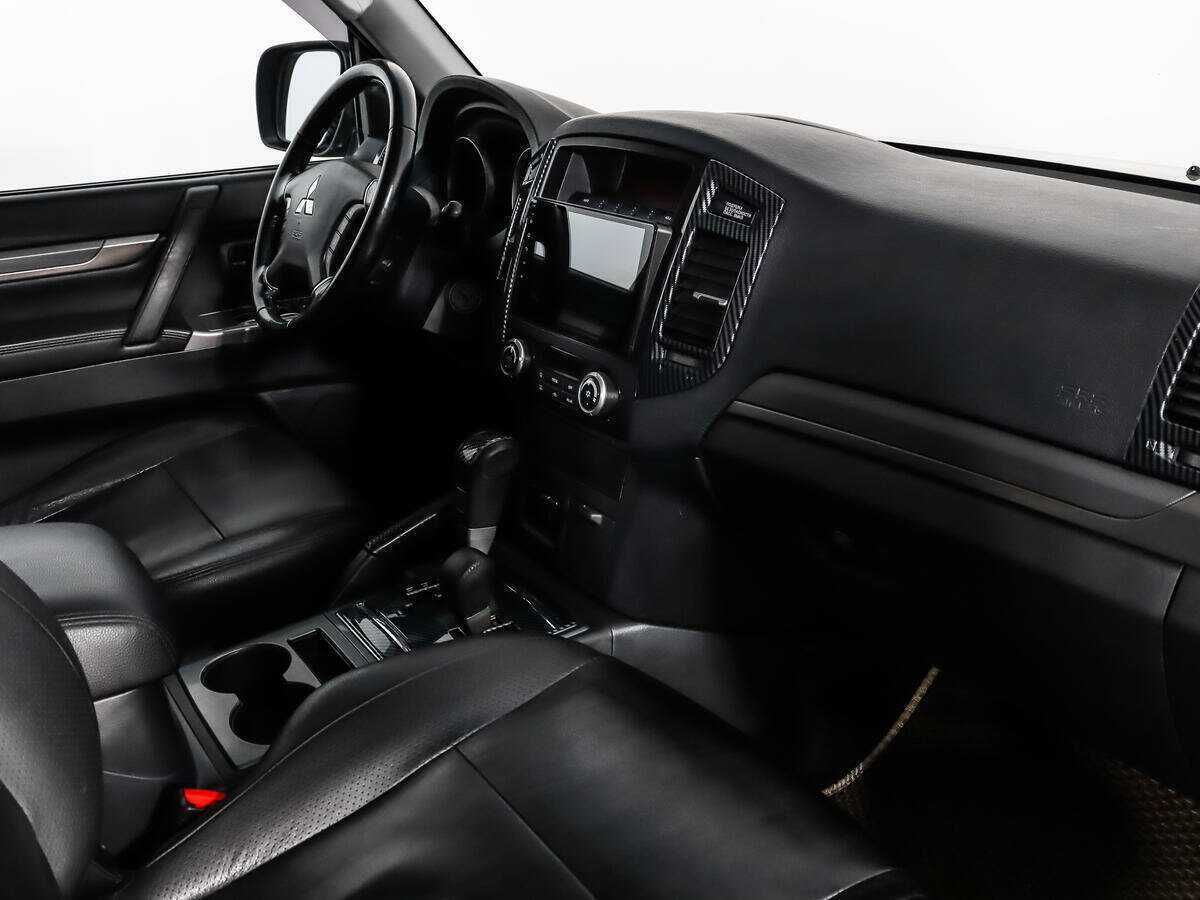 Mitsubishi Pajero с пробегом — 2013 год. Фото: #11