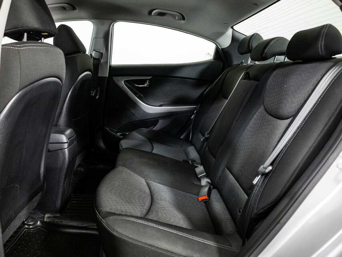 Hyundai Elantra с пробегом — 2013 год. Фото: #9