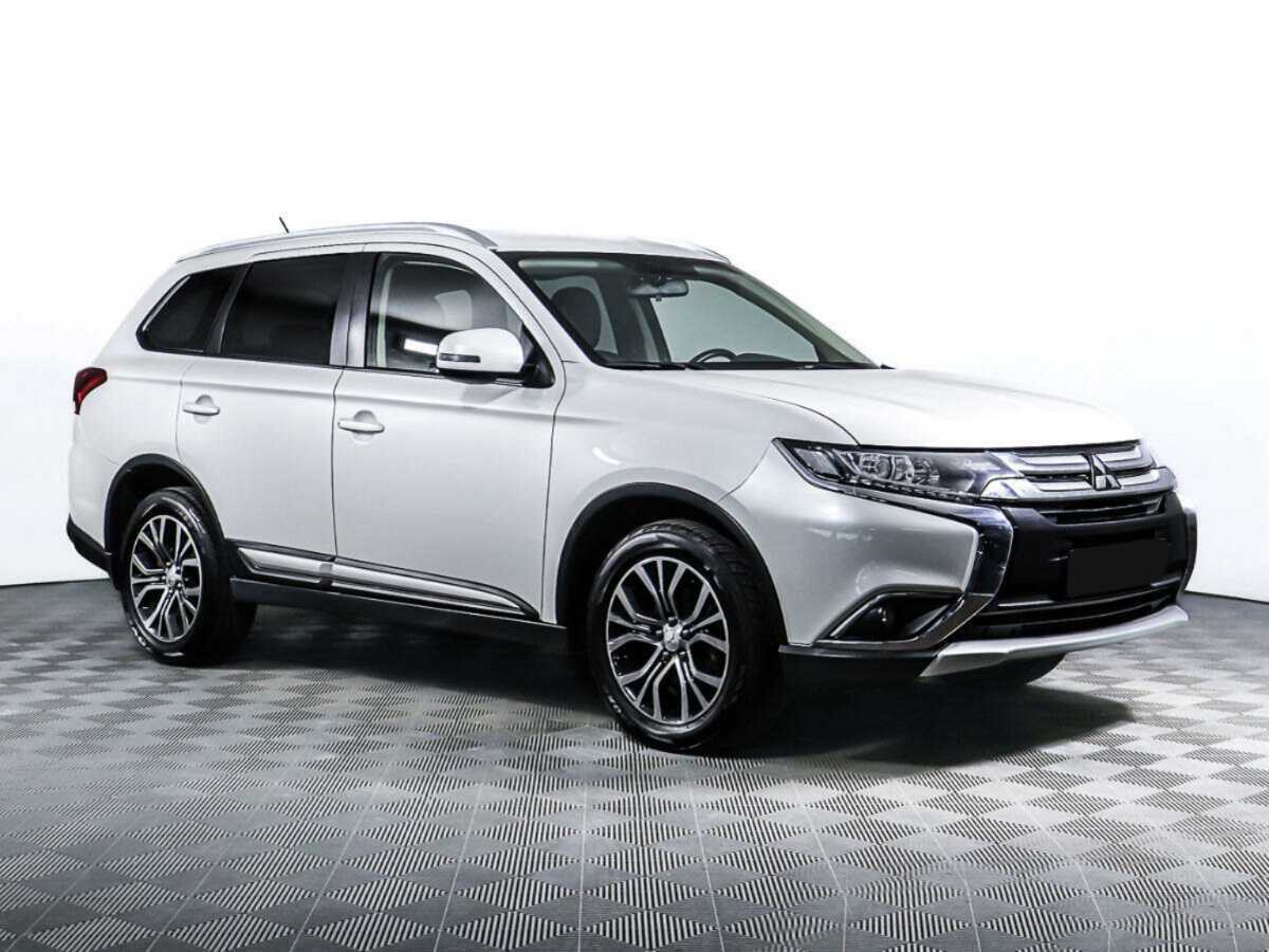 Mitsubishi Outlander с пробегом — 2016 год. Фото: #2