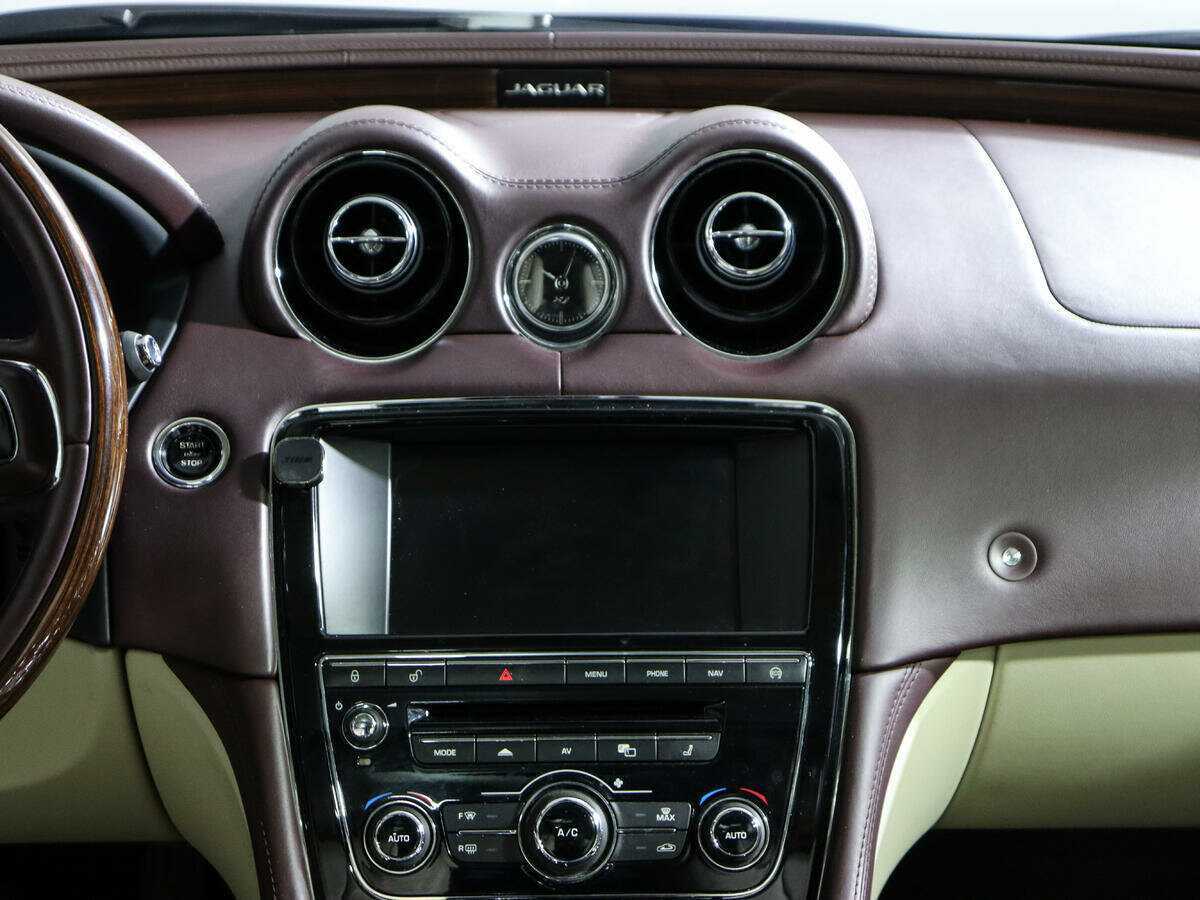 Jaguar XJ с пробегом — 2014 год. Фото: #10