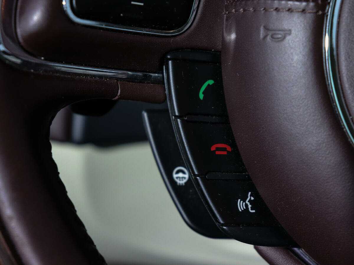 Jaguar XJ с пробегом — 2014 год. Фото: #31