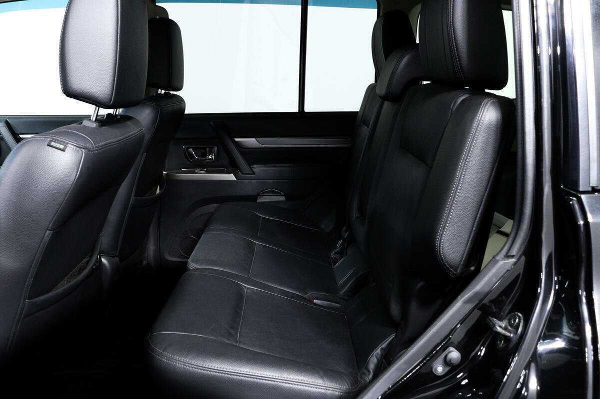 Mitsubishi Pajero с пробегом — 2018 год. Фото: #11