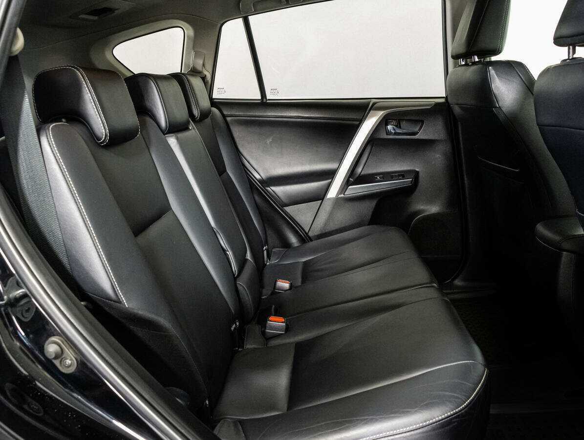 Toyota RAV4 с пробегом — 2016 год. Фото: #9