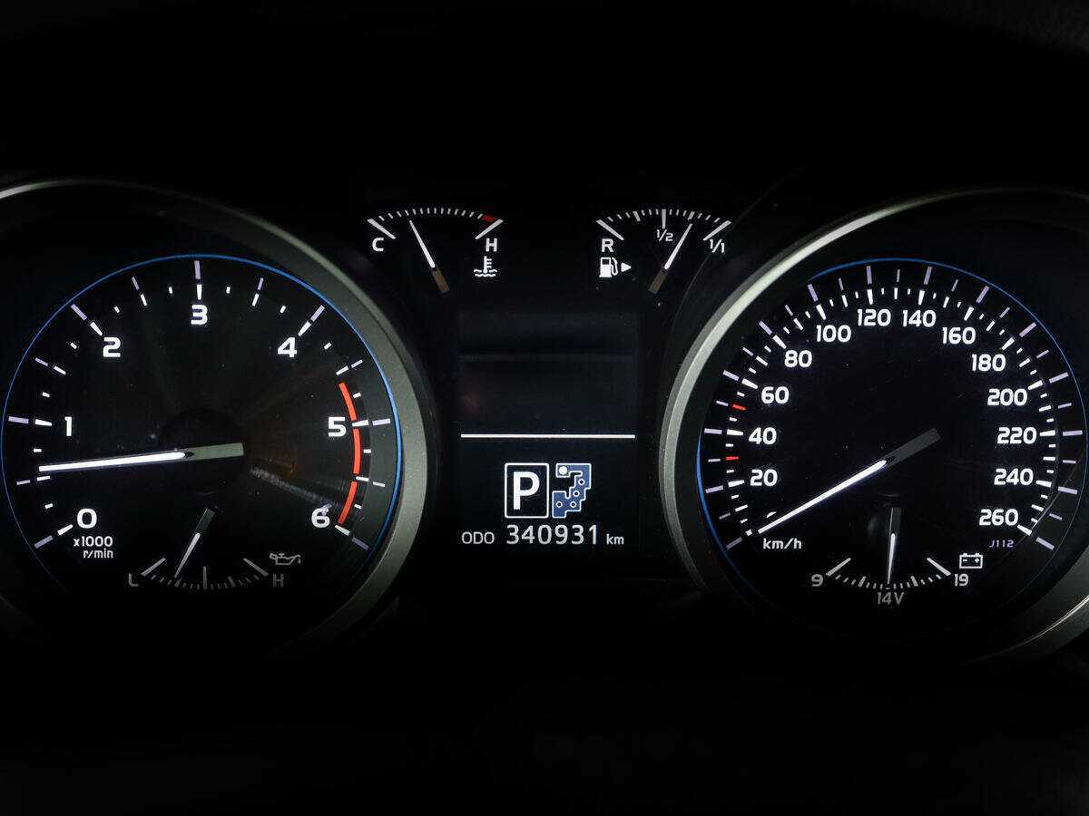 Toyota Land Cruiser с пробегом — 2012 год. Фото: #10