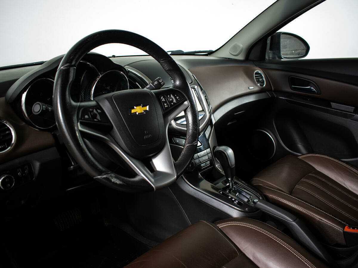 Chevrolet Cruze с пробегом — 2015 год. Фото: #9