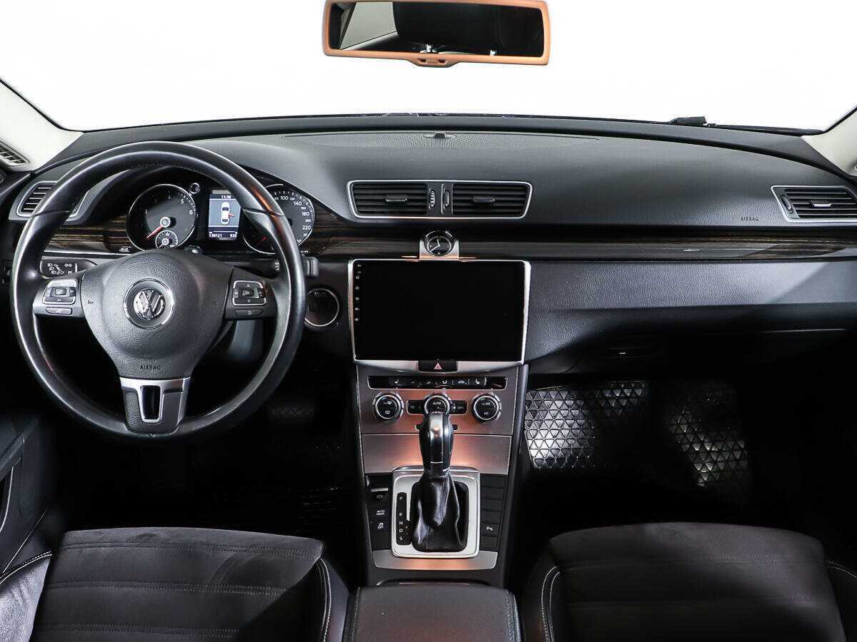 Volkswagen Passat CC с пробегом — 2013 год. Фото: #10