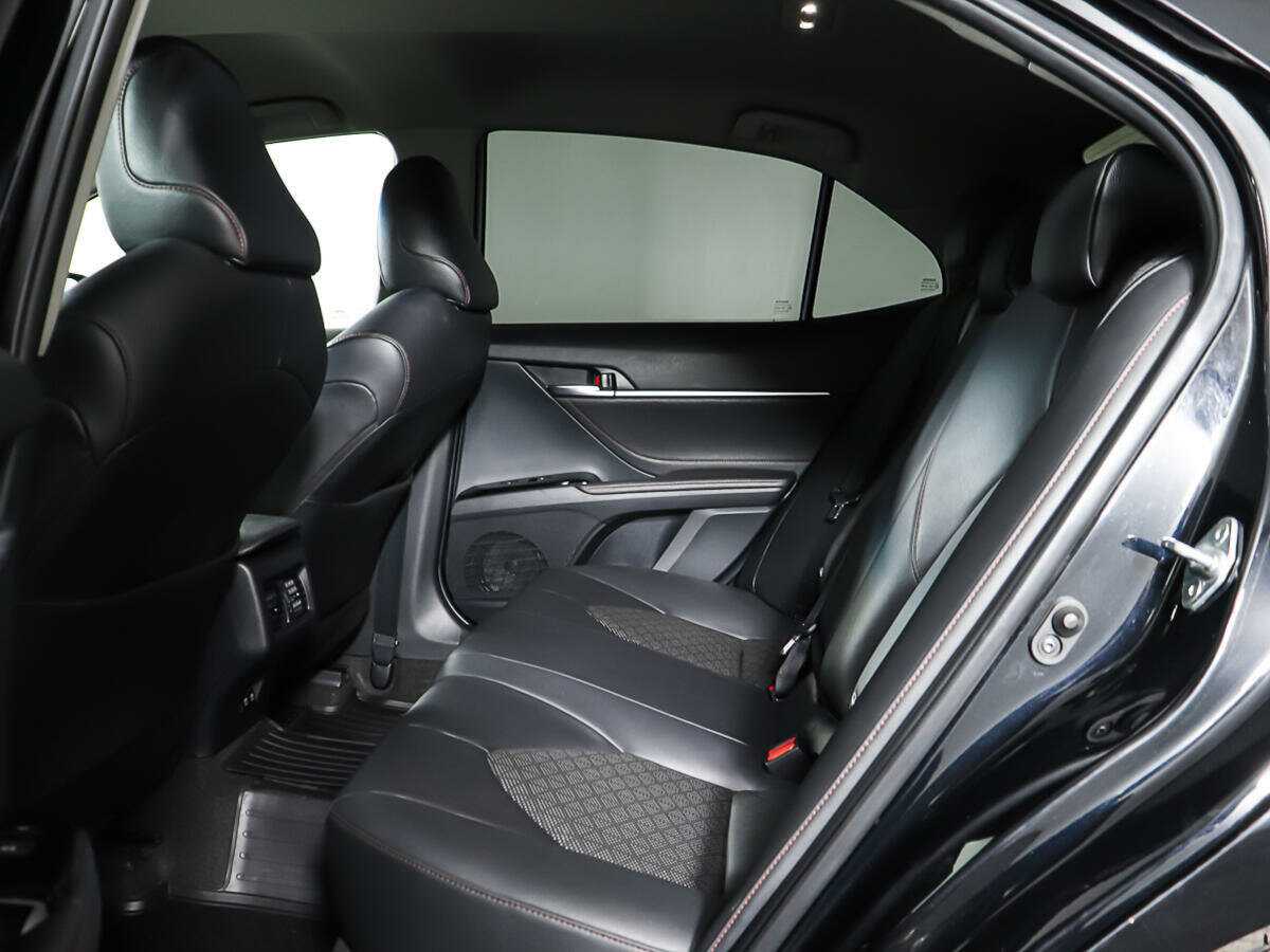 Toyota Camry с пробегом — 2020 год. Фото: #9