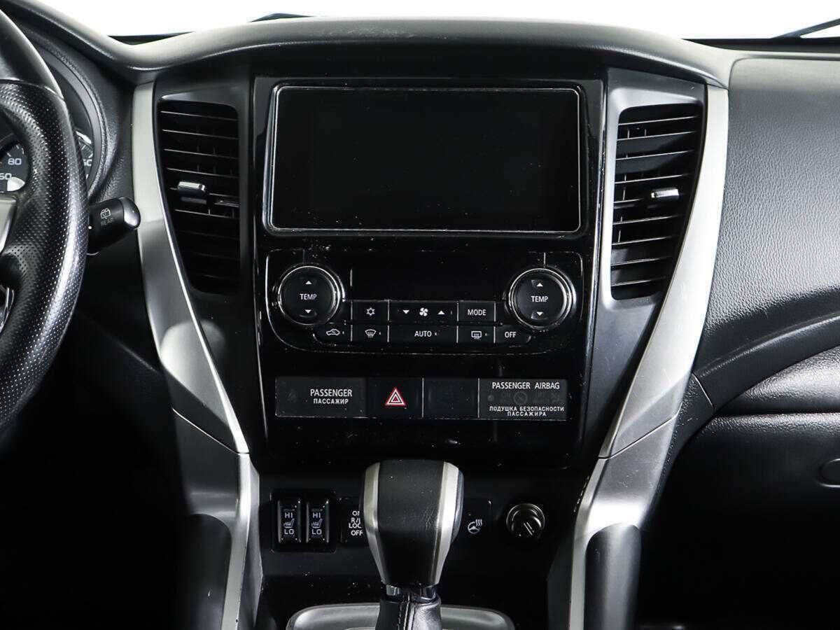 Mitsubishi Pajero Sport с пробегом — 2018 год. Фото: #11