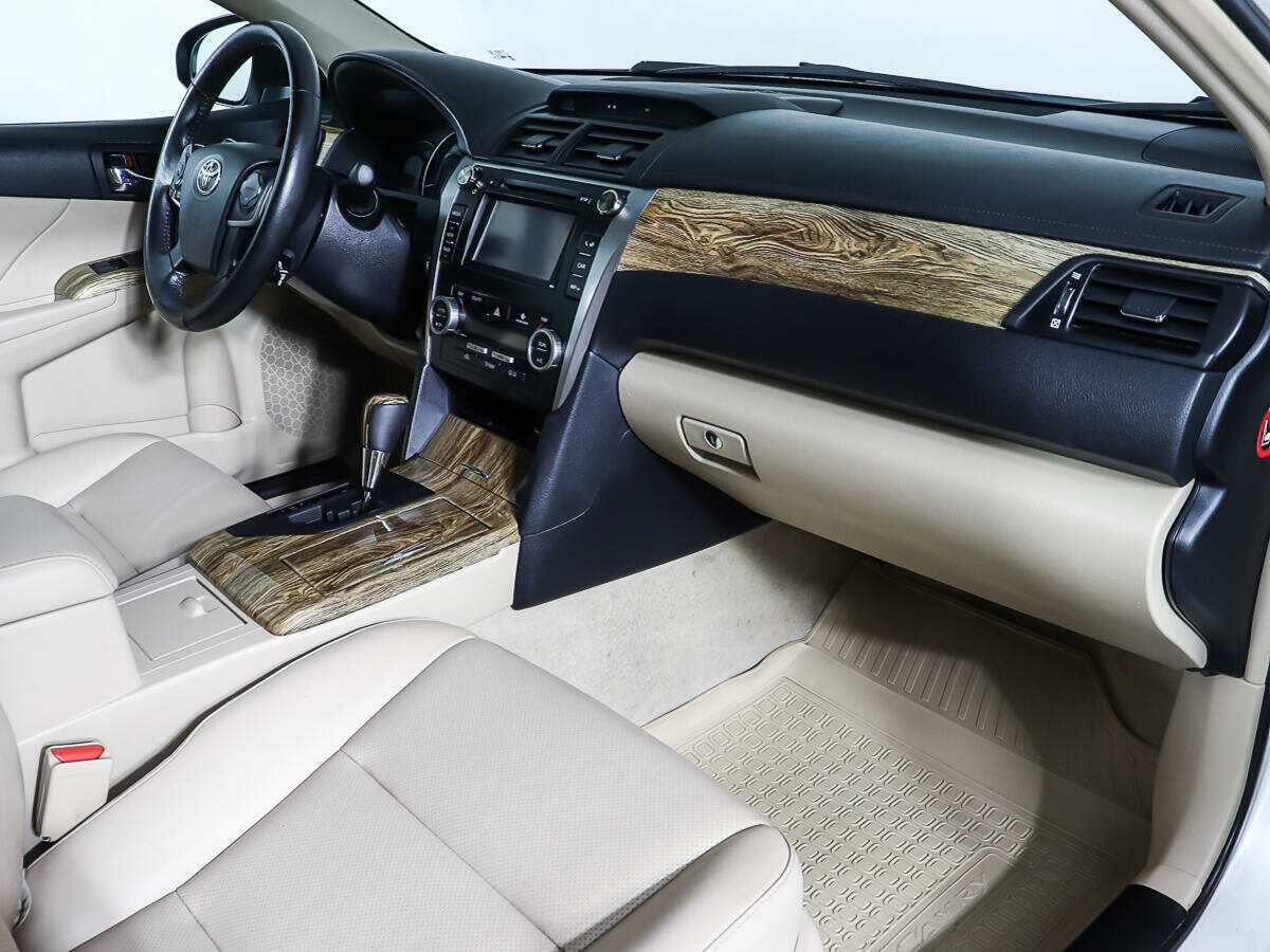Toyota Camry с пробегом — 2014 год. Фото: #10