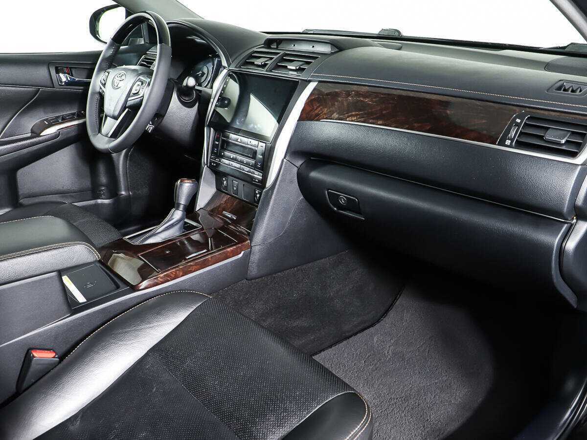 Toyota Camry с пробегом — 2017 год. Фото: #10