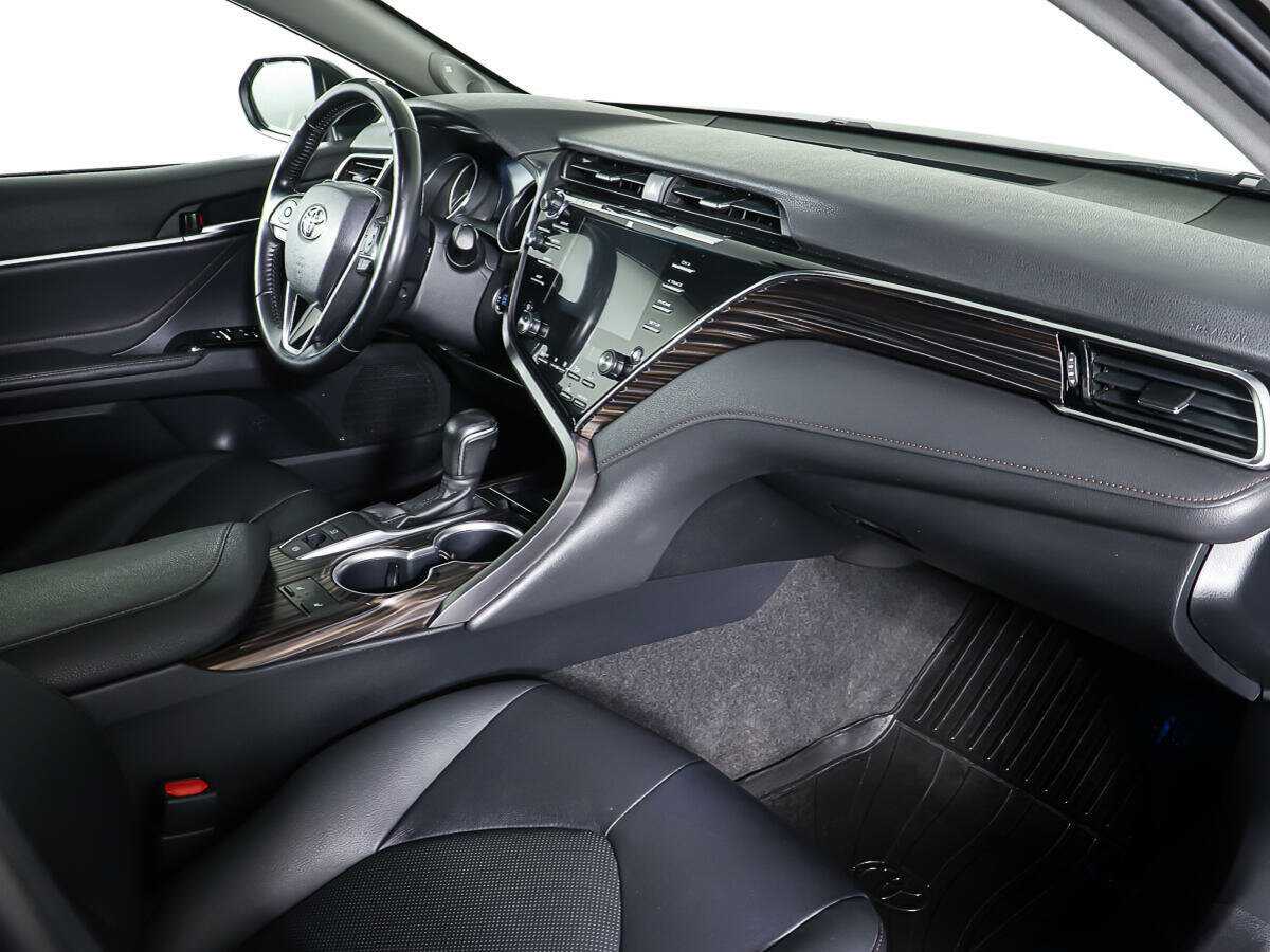Toyota Camry с пробегом — 2020 год. Фото: #8