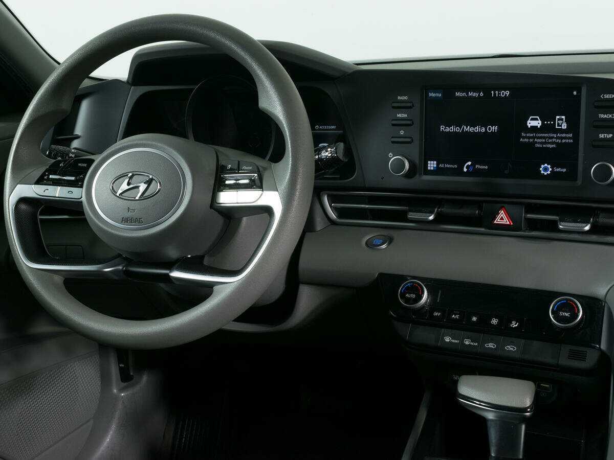 Hyundai Elantra с пробегом — 2021 год. Фото: #10