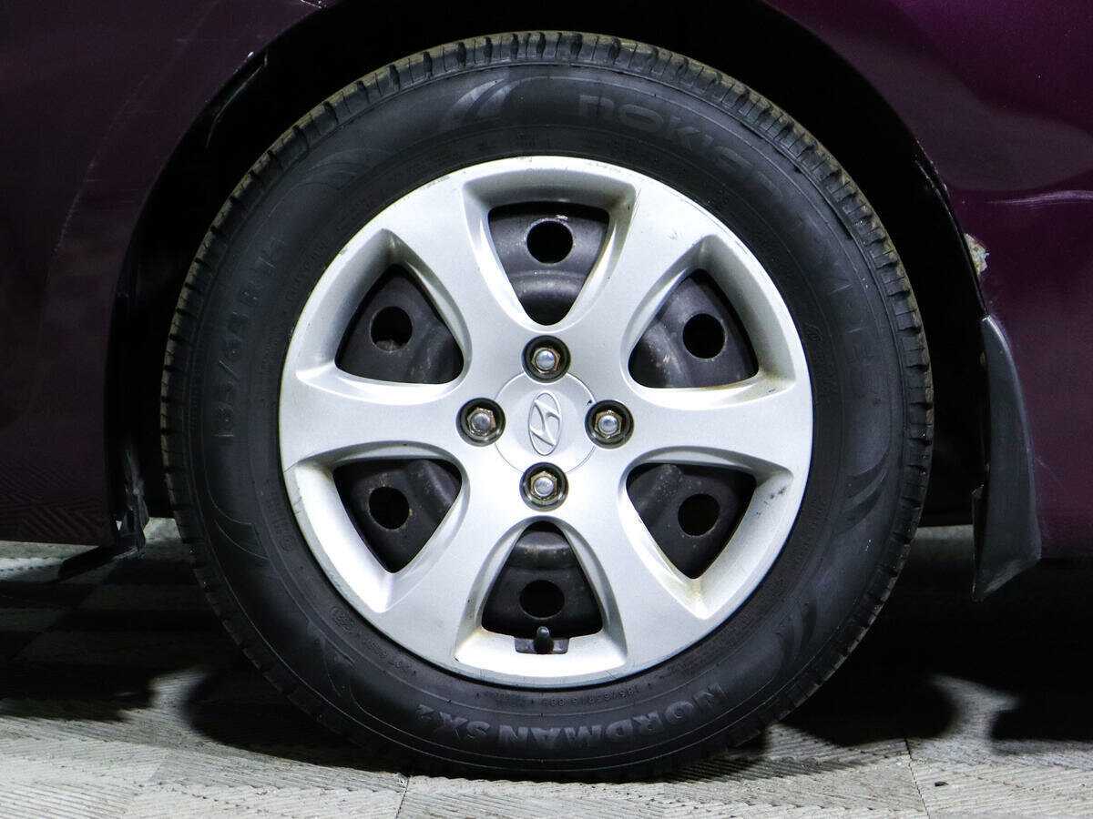 Hyundai Solaris с пробегом — 2012 год. Фото: #16