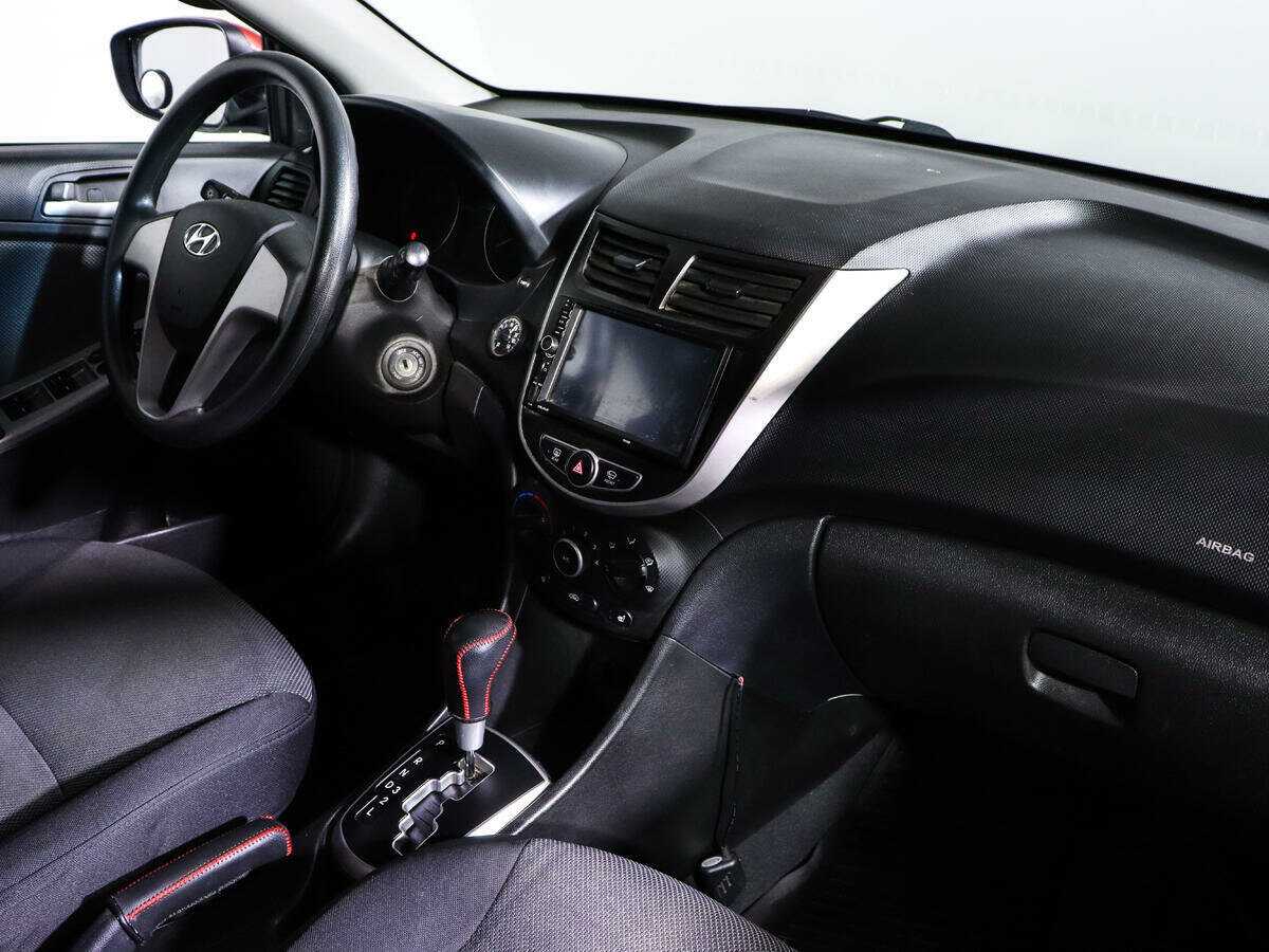 Hyundai Solaris с пробегом — 2013 год. Фото: #6