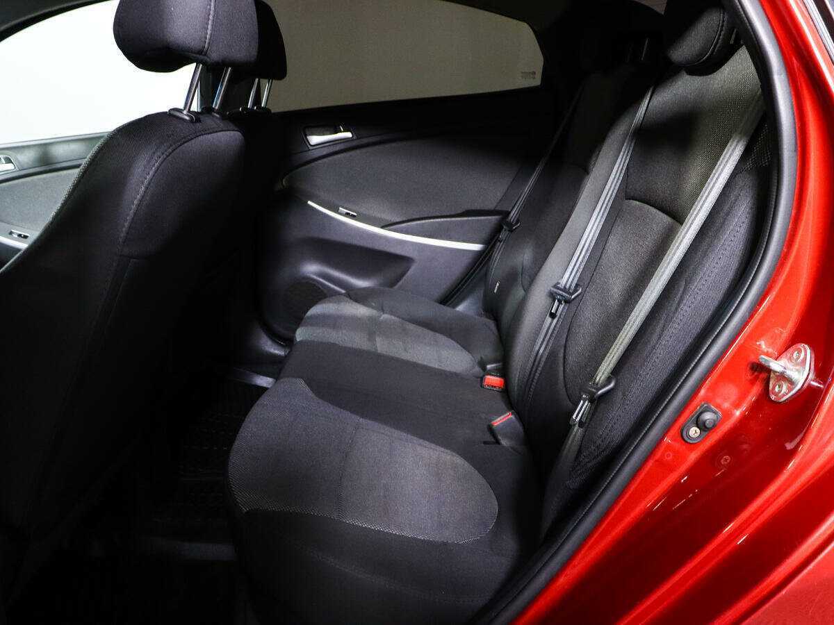 Hyundai Solaris с пробегом — 2013 год. Фото: #7