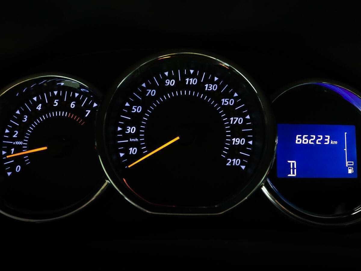 Renault Sandero с пробегом — 2016 год. Фото: #10