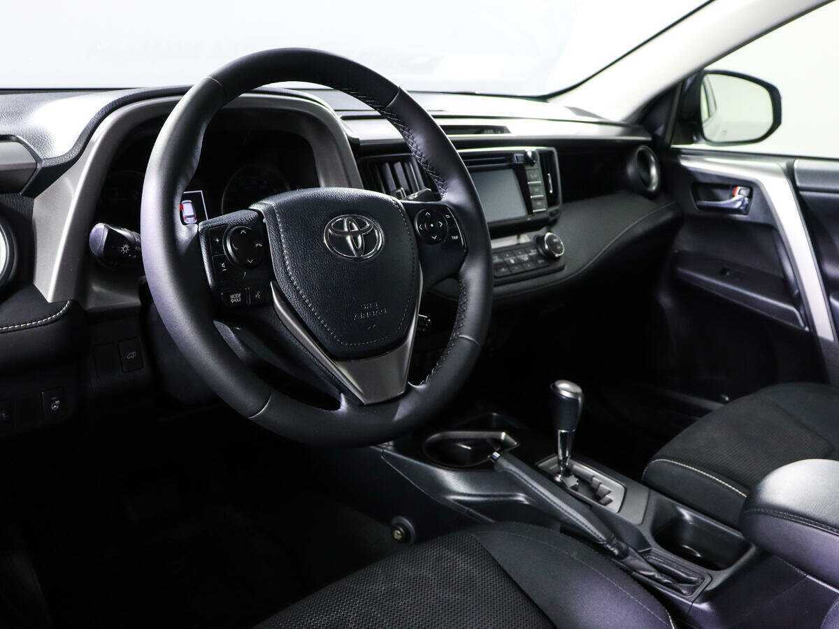 Toyota RAV4 с пробегом — 2016 год. Фото: #13