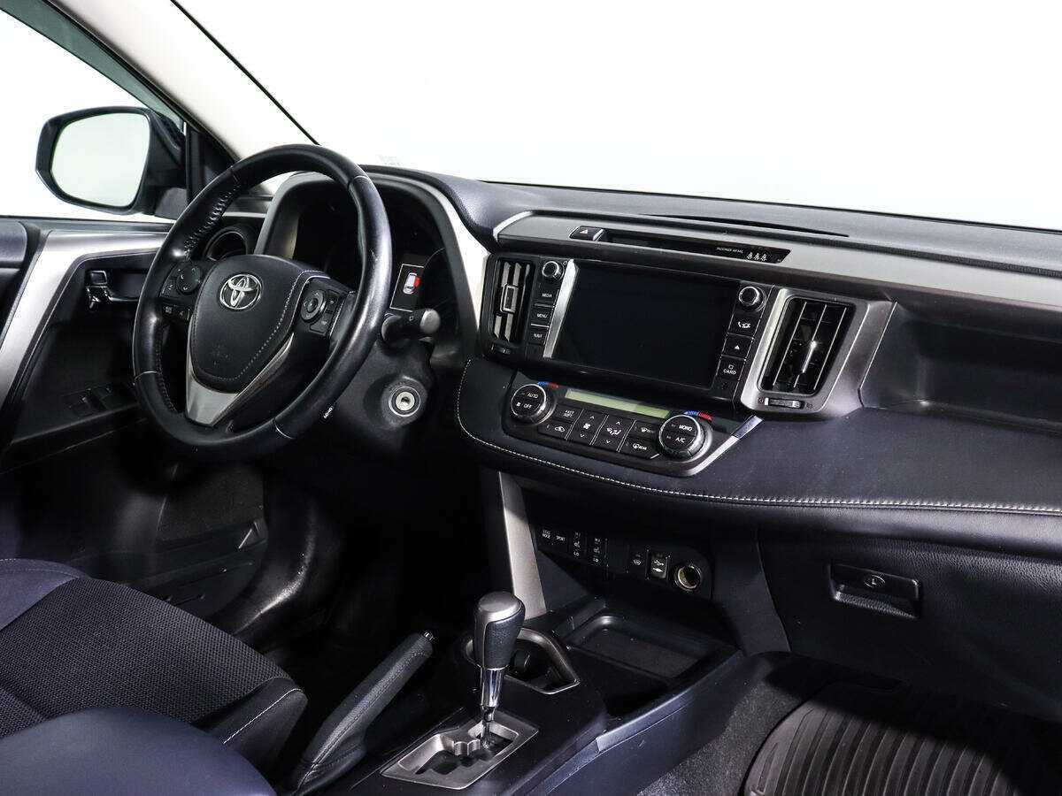 Toyota RAV4 с пробегом — 2017 год. Фото: #6