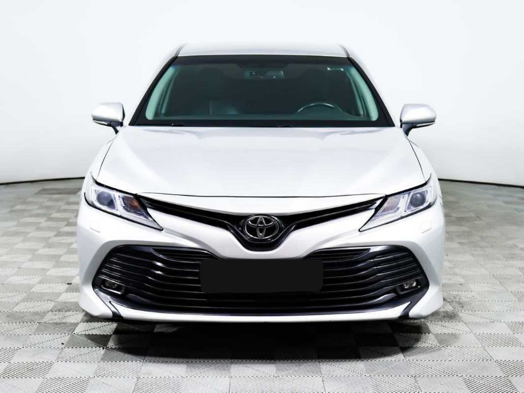 Toyota Camry с пробегом — 2018 год. Фото: #1