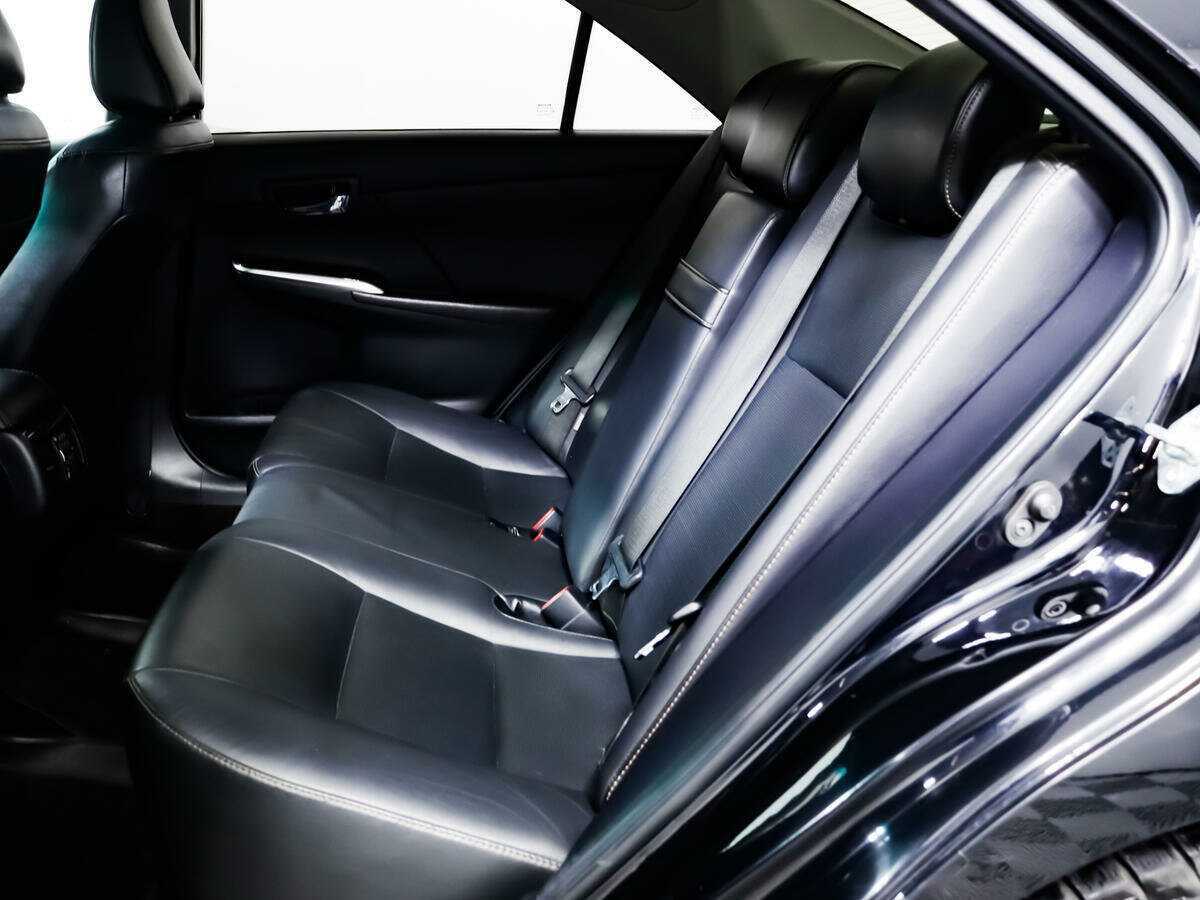 Toyota Camry с пробегом — 2015 год. Фото: #11