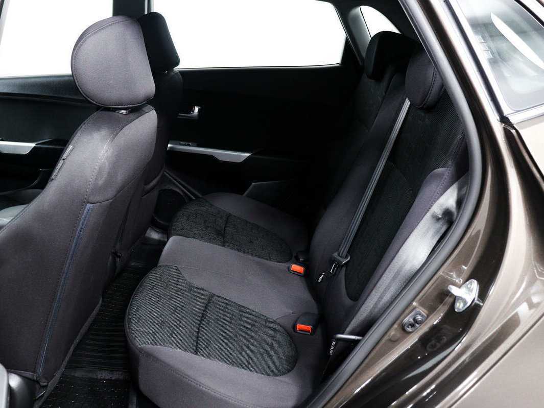 Kia Rio с пробегом — 2015 год. Фото: #11