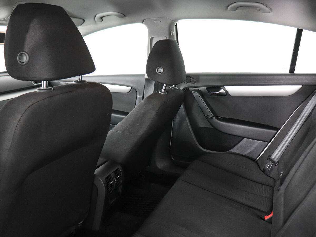 Volkswagen Passat с пробегом — 2014 год. Фото: #11