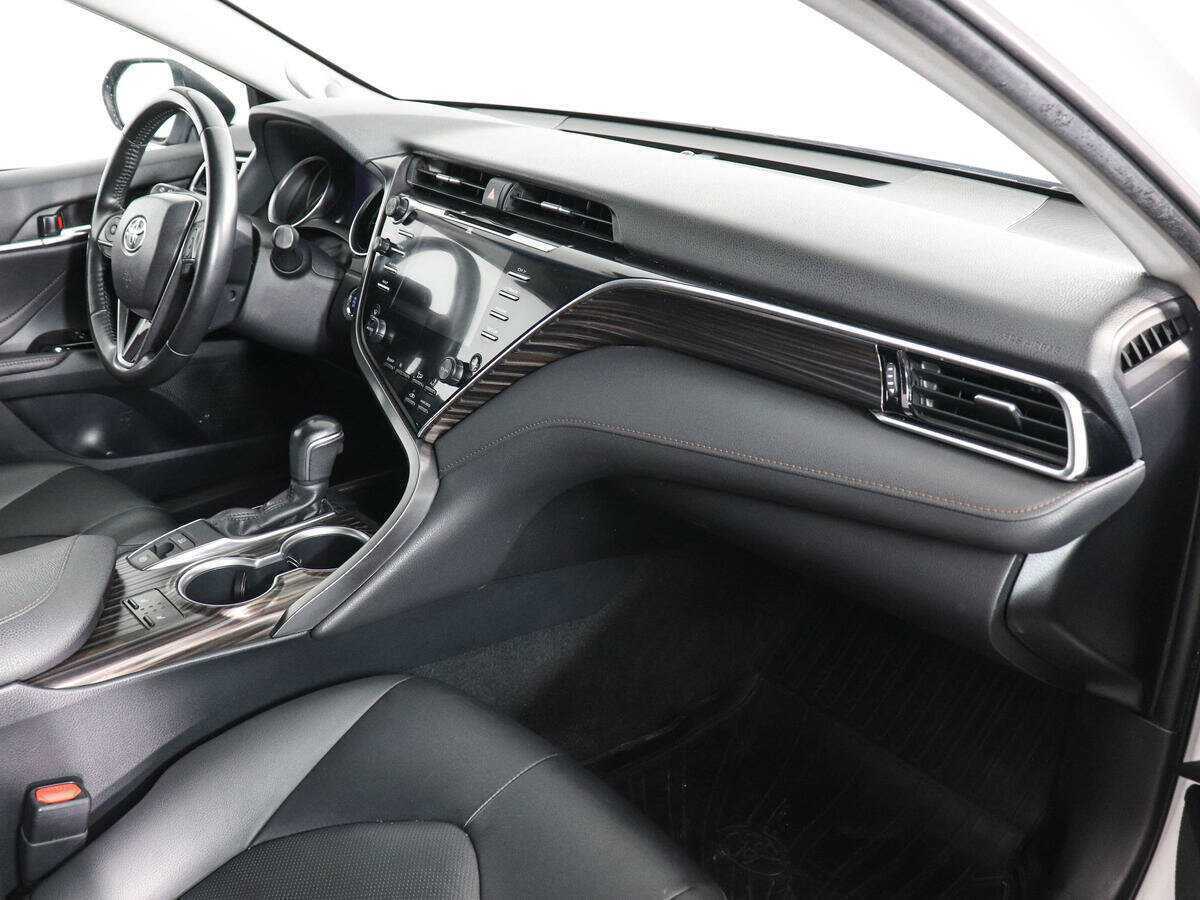 Toyota Camry с пробегом — 2020 год. Фото: #9