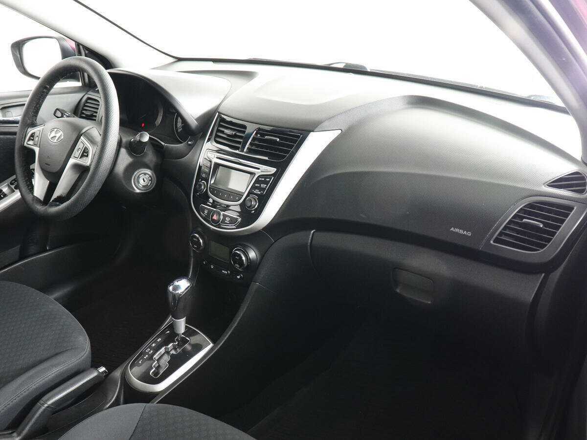 Hyundai Solaris с пробегом — 2014 год. Фото: #9