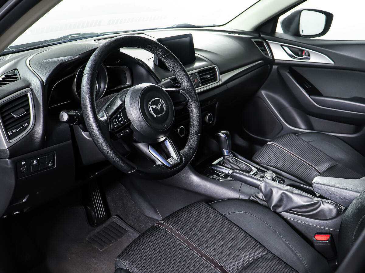 Mazda 3 с пробегом — 2017 год. Фото: #12