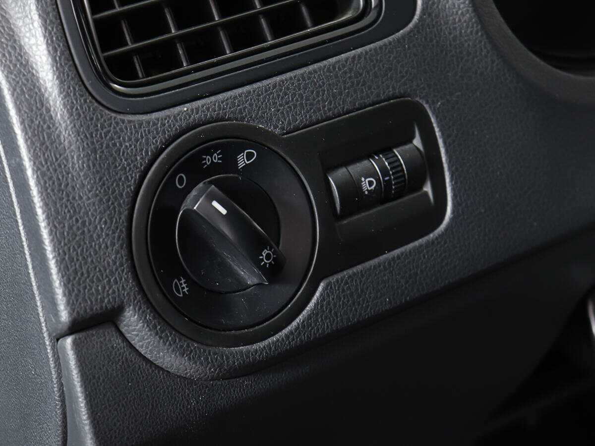 Volkswagen Polo с пробегом — 2017 год. Фото: #13