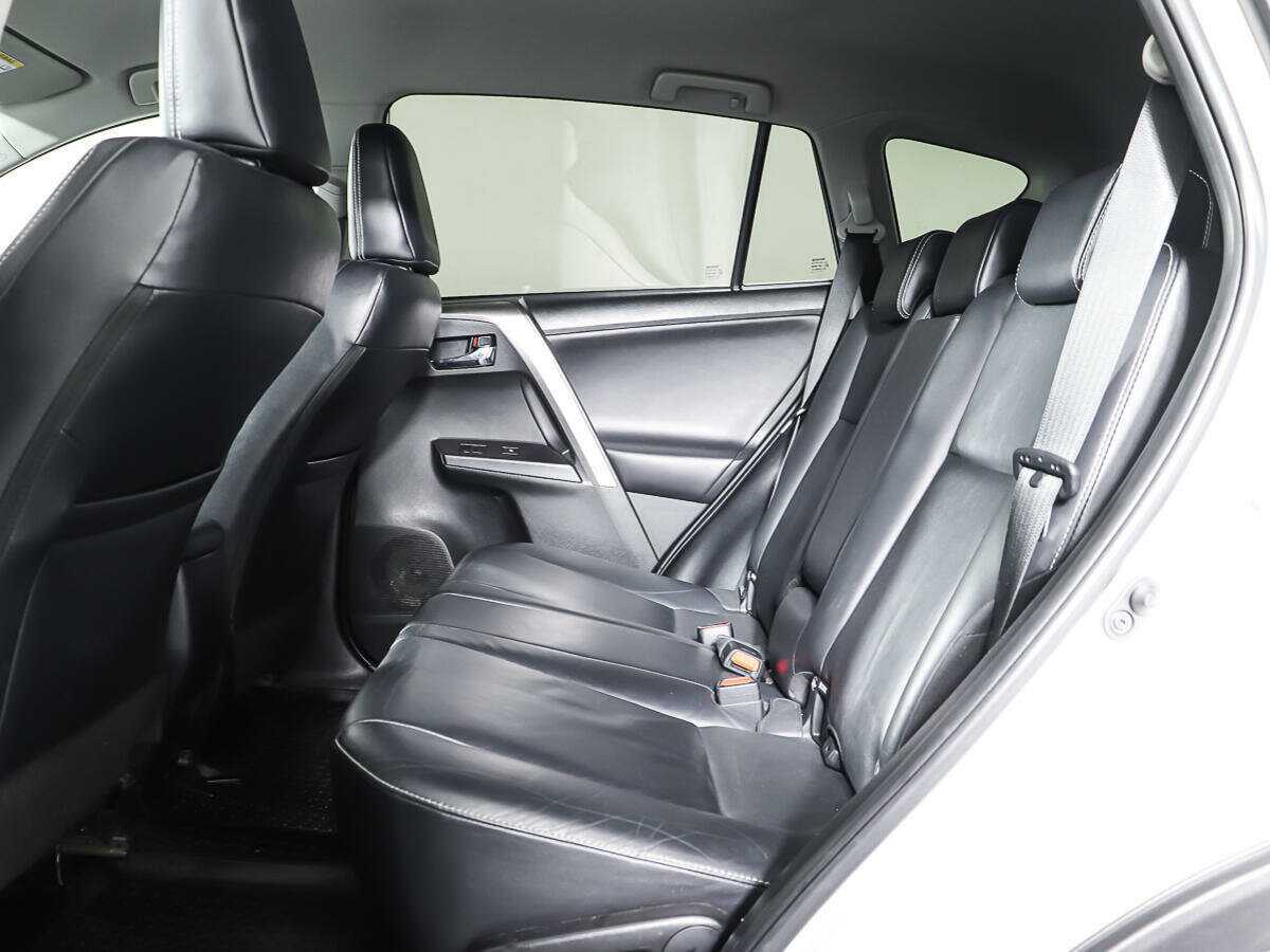 Toyota RAV4 с пробегом — 2018 год. Фото: #9