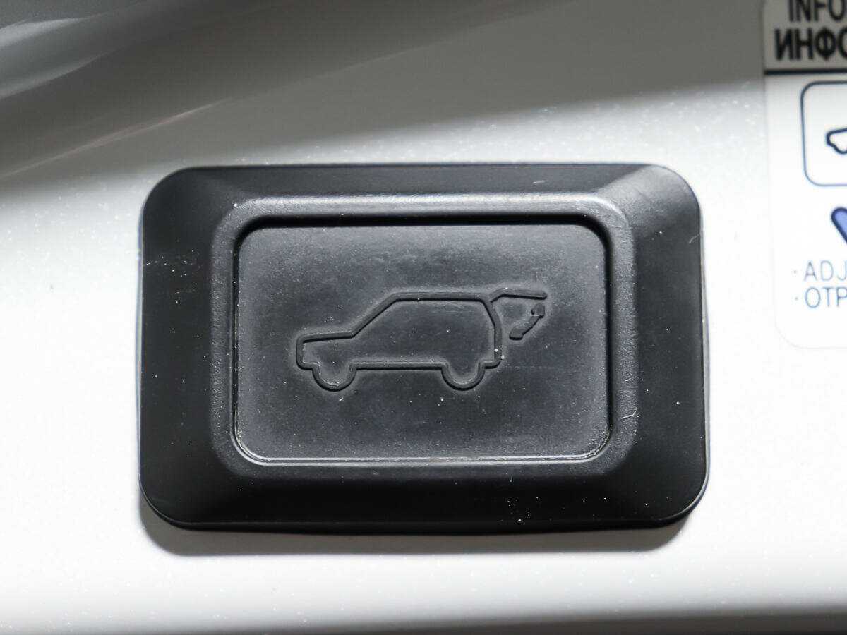 Toyota RAV4 с пробегом — 2018 год. Фото: #18