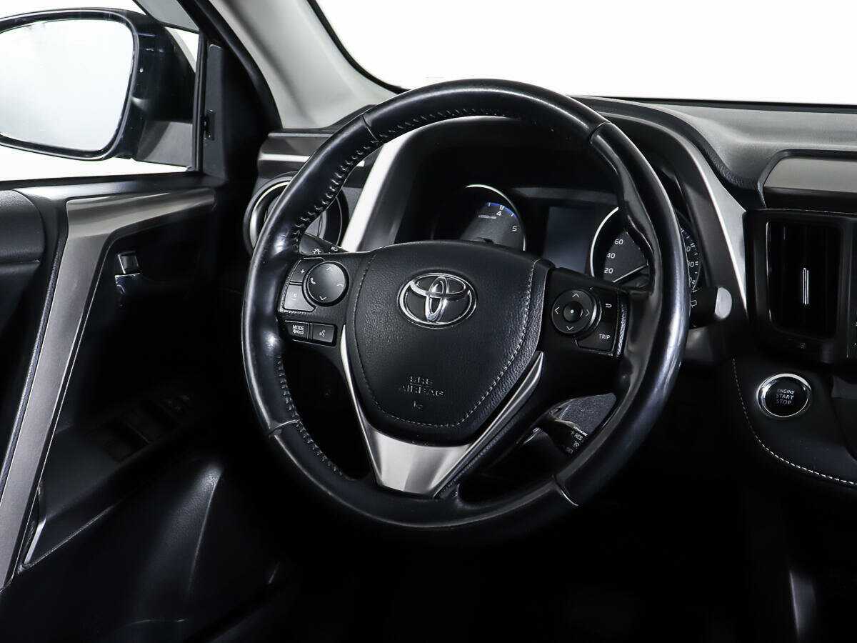 Toyota RAV4 с пробегом — 2019 год. Фото: #16
