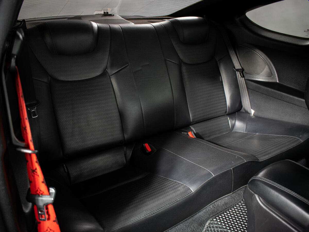 Hyundai Genesis Coupe с пробегом — 2012 год. Фото: #7