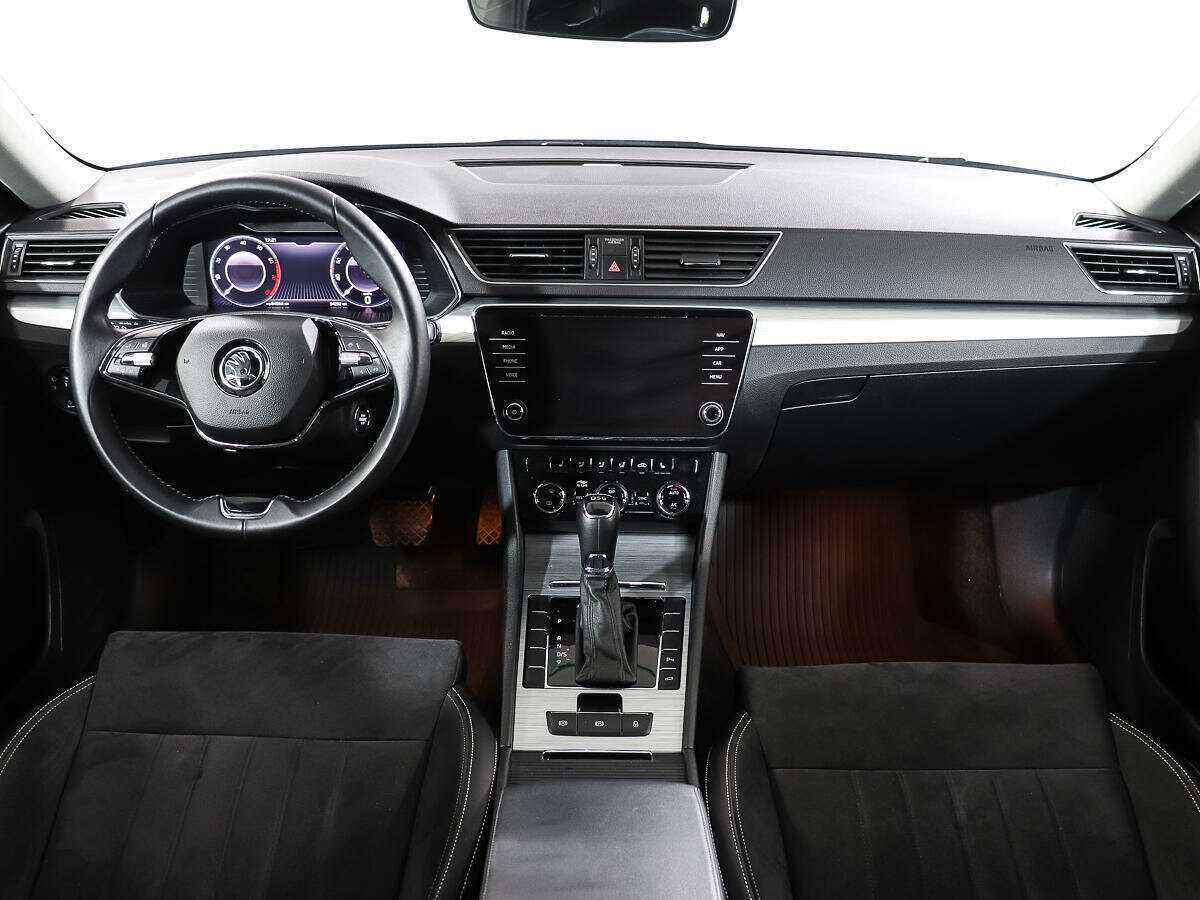 Skoda Superb с пробегом — 2021 год. Фото: #11