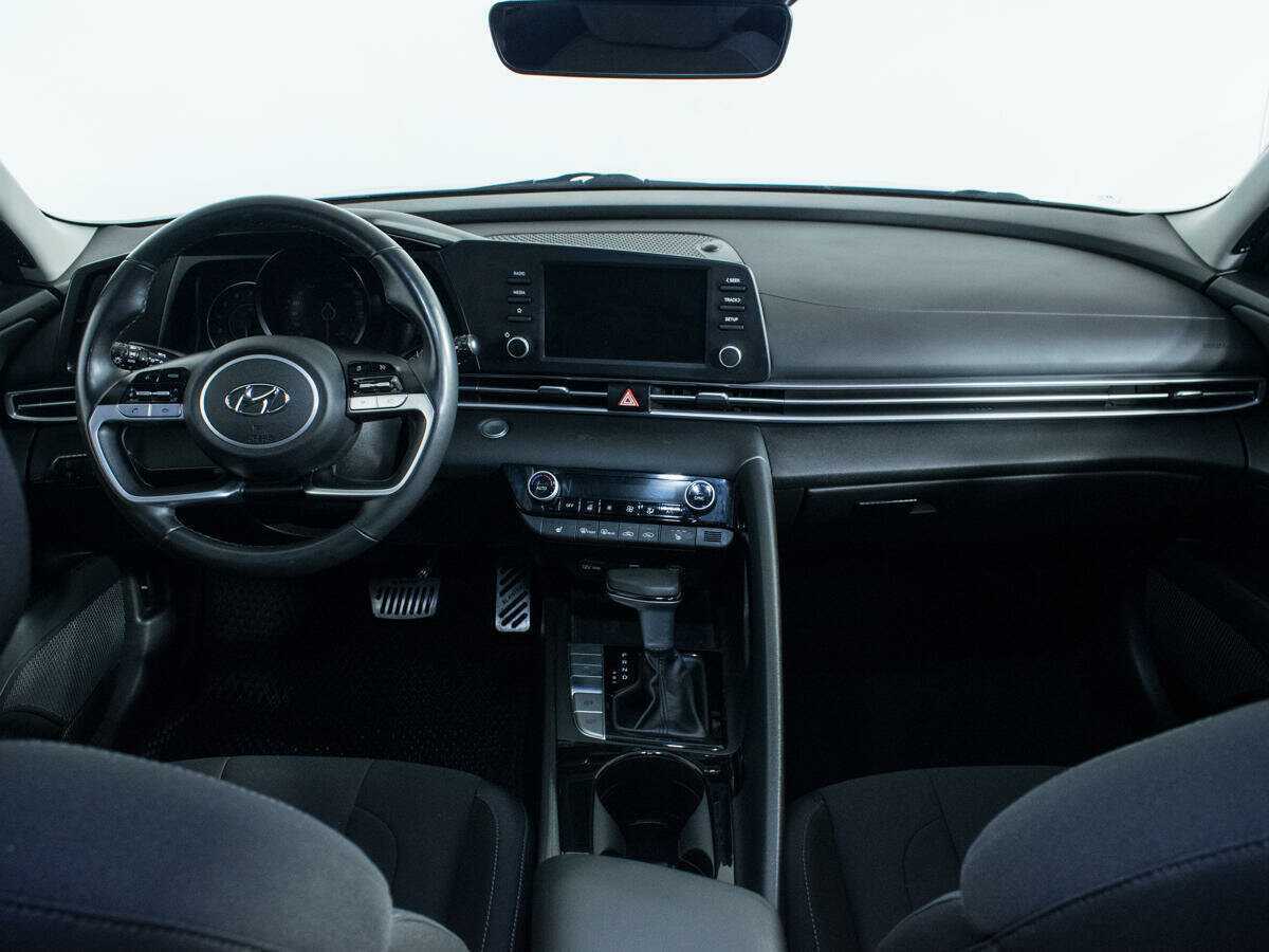 Hyundai Elantra с пробегом — 2020 год. Фото: #11