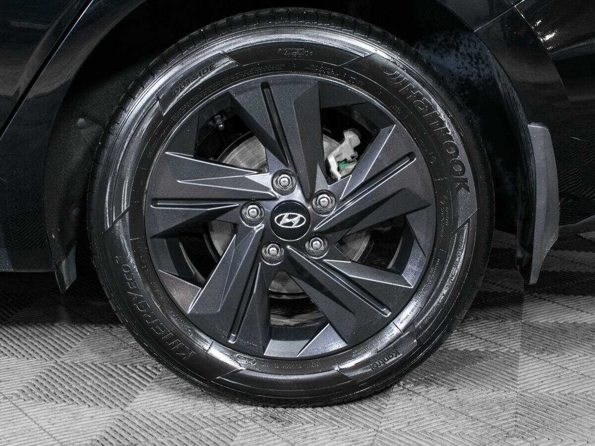 Hyundai Elantra с пробегом — 2020 год. Фото: #15