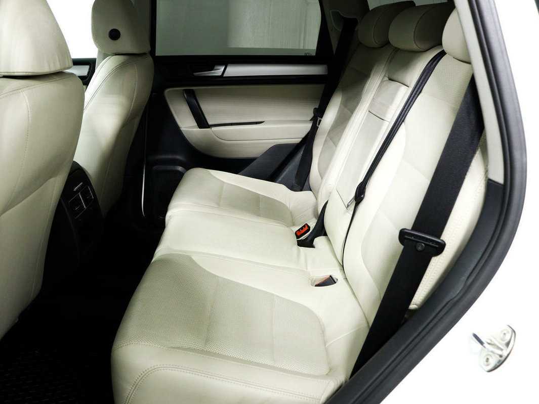 Volkswagen Touareg с пробегом — 2012 год. Фото: #11