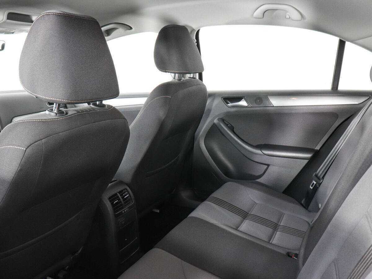 Volkswagen Jetta с пробегом — 2017 год. Фото: #11