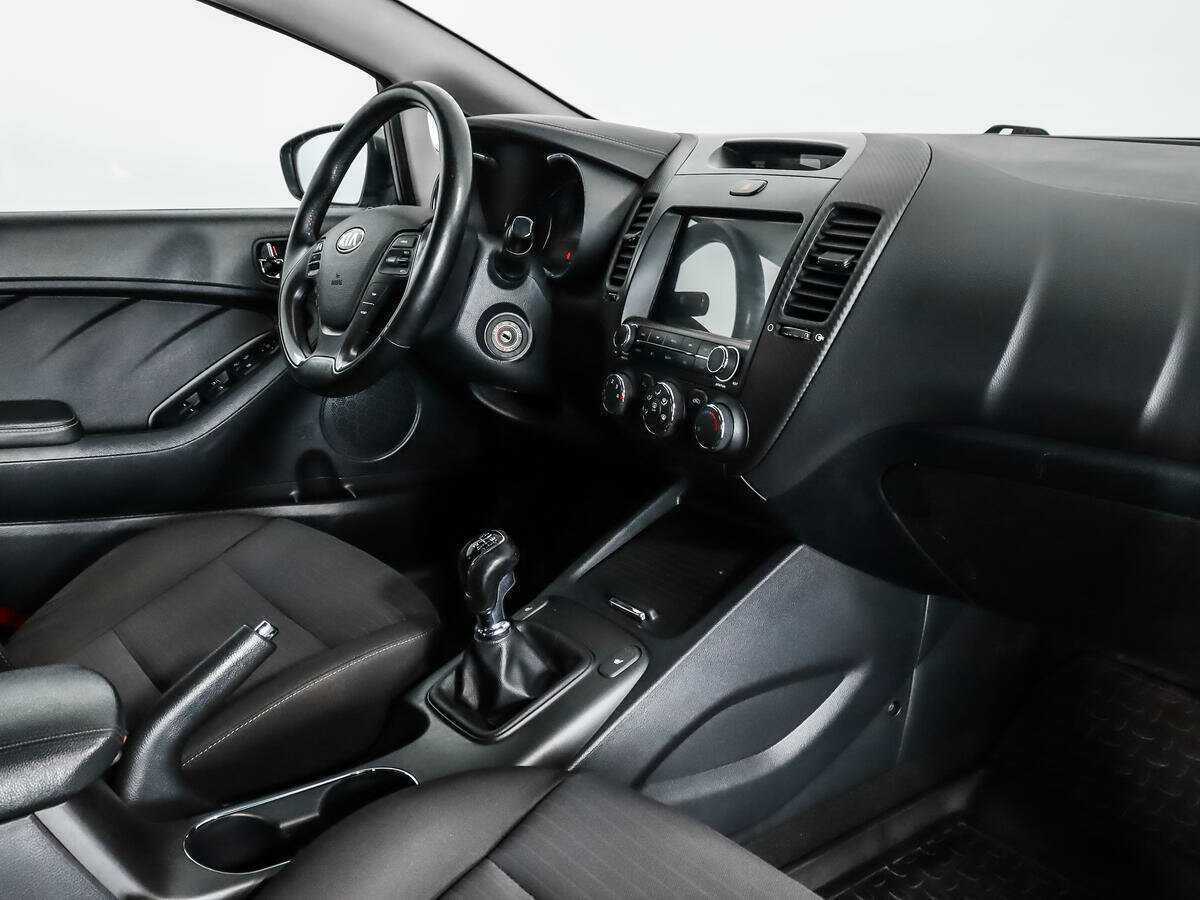 Kia Cerato с пробегом — 2016 год. Фото: #10