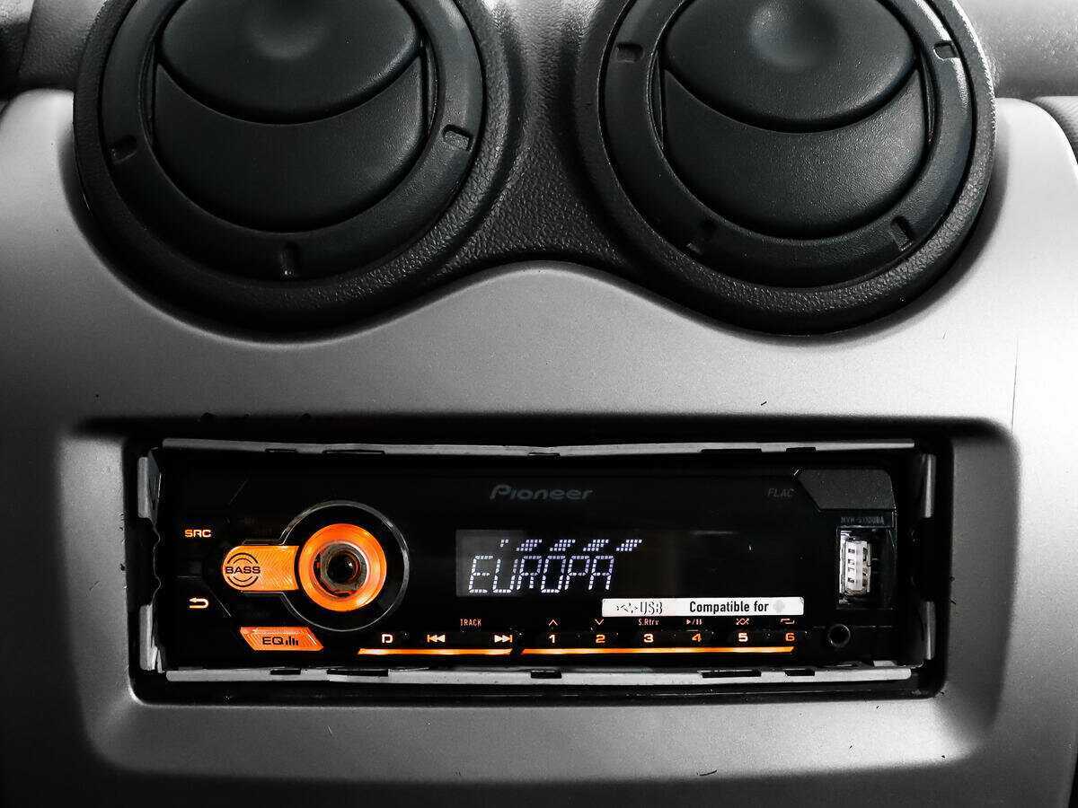 Renault Sandero с пробегом — 2013 год. Фото: #12