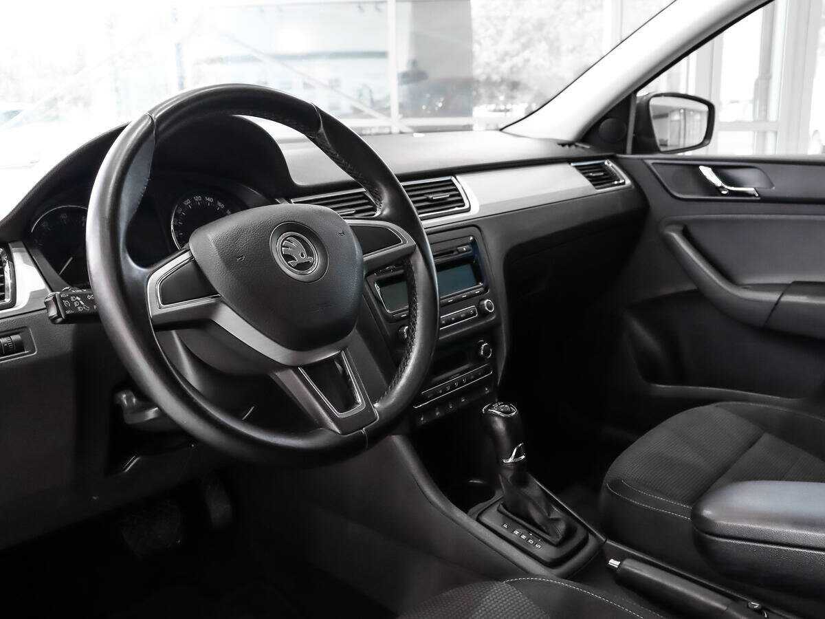 Skoda Rapid с пробегом — 2014 год. Фото: #8