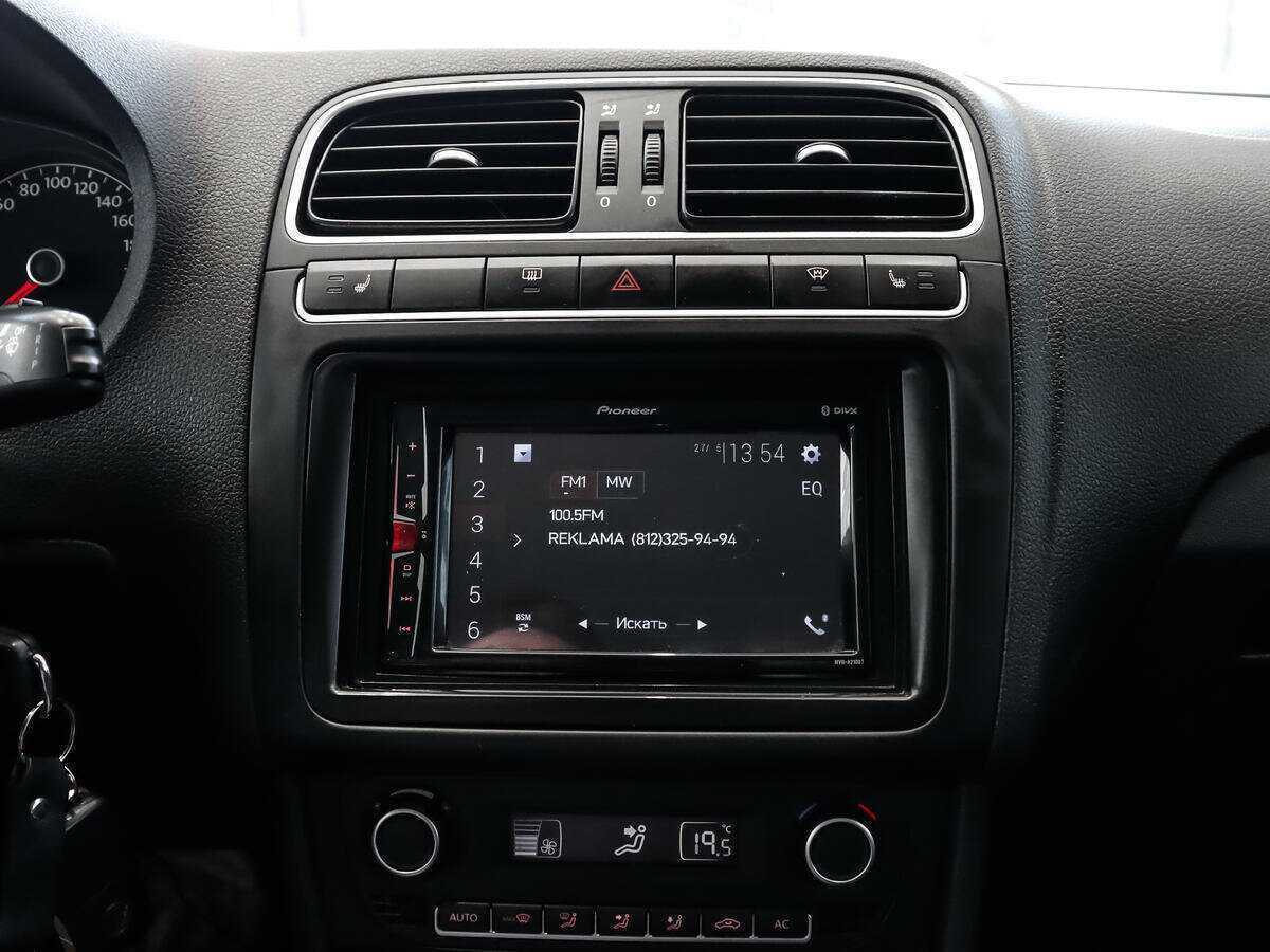 Volkswagen Polo с пробегом — 2013 год. Фото: #10