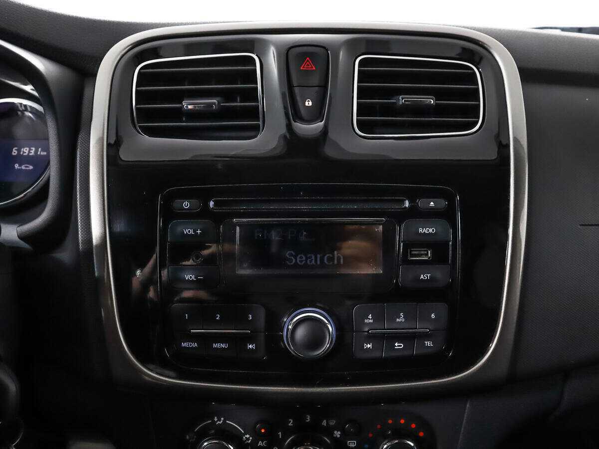 Renault Logan с пробегом — 2014 год. Фото: #12